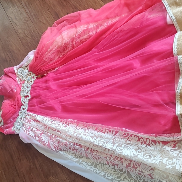 Gown - Picture 4 of 13